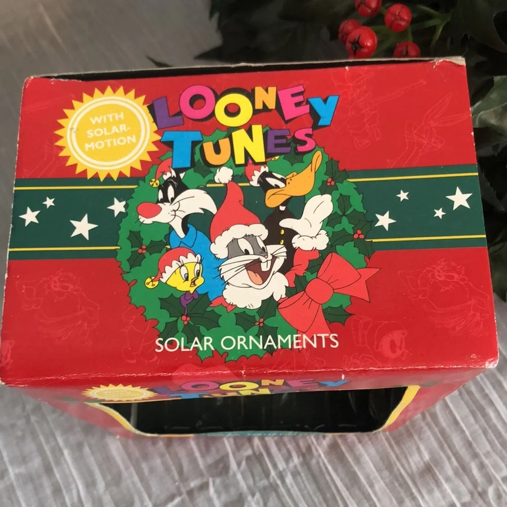LOONEY TUNES BUGS BUNNY as Santa Claus w/ Christmas tree solar ornament in box